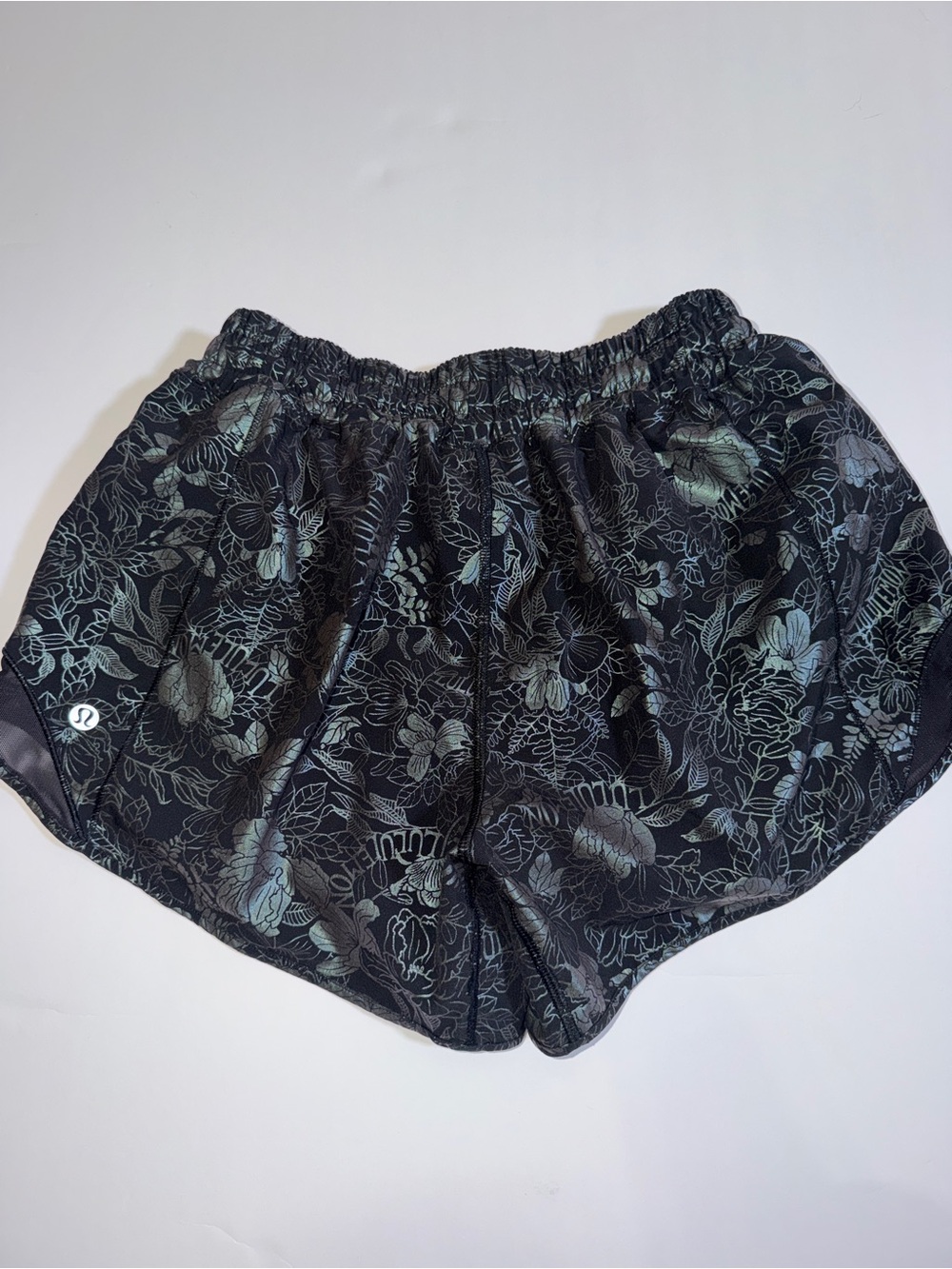 Lululemon Hotty Hot Black Metallic Athletic Shorts Size 6 - Picture 2 of 4